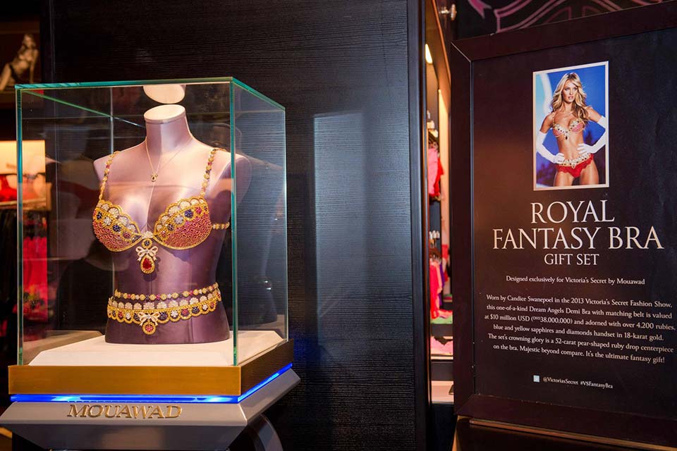 The Royal Fantasy Bra at the Dubai Mall with Adriana Lima